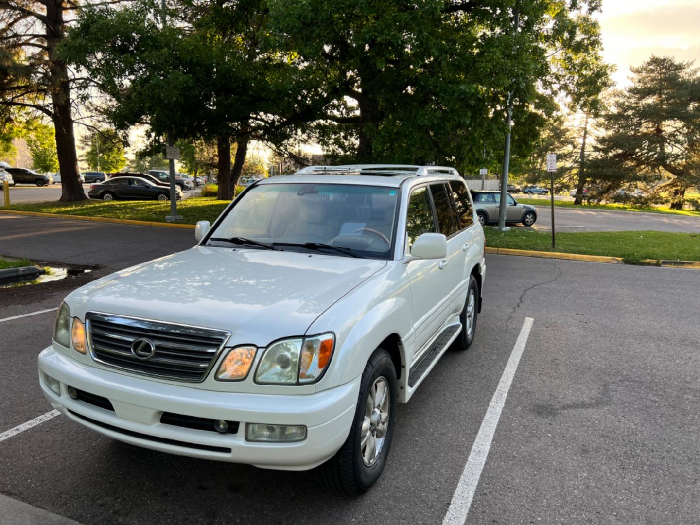 2005 White /Tan Lexus LX 470 , located at 2510 47th St. Suite 200, Boulder, CO, 80301, (303) 641-0333, 40.026196, -105.243217 - Coming soon. - Photo#1